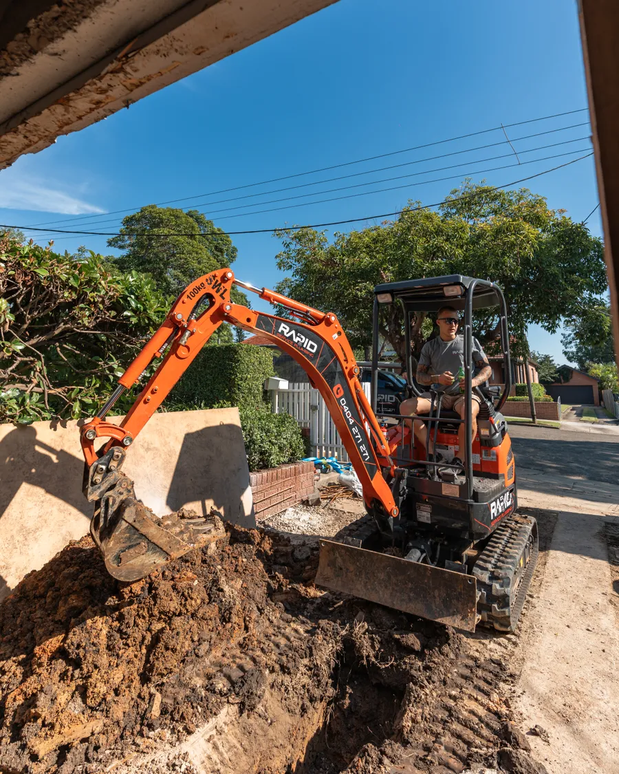 A Rapid Service Plumbing excavator on an emergency sewer callout